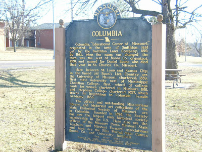 Мизурийн Колумбиа хотын үүсэл, хөгжлийн түүхэнд зориулж босгосон самбар. Блогчийн авсан зураг. March2007 081